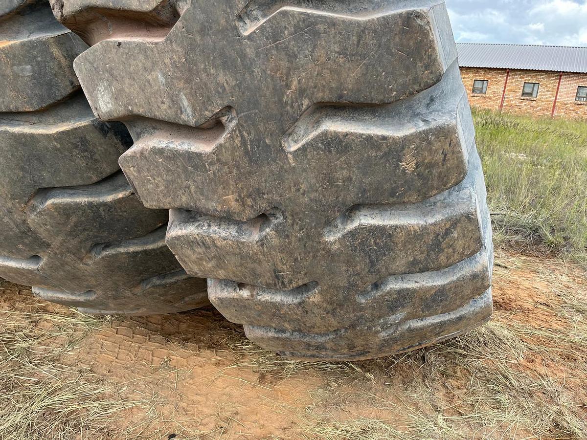 Used MIXED BRIDGESTONE EARTHMOVING TYRES - USED CONDITION