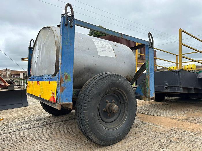 Used TRAILER WITH 1500 LITERS WATER BOWSER