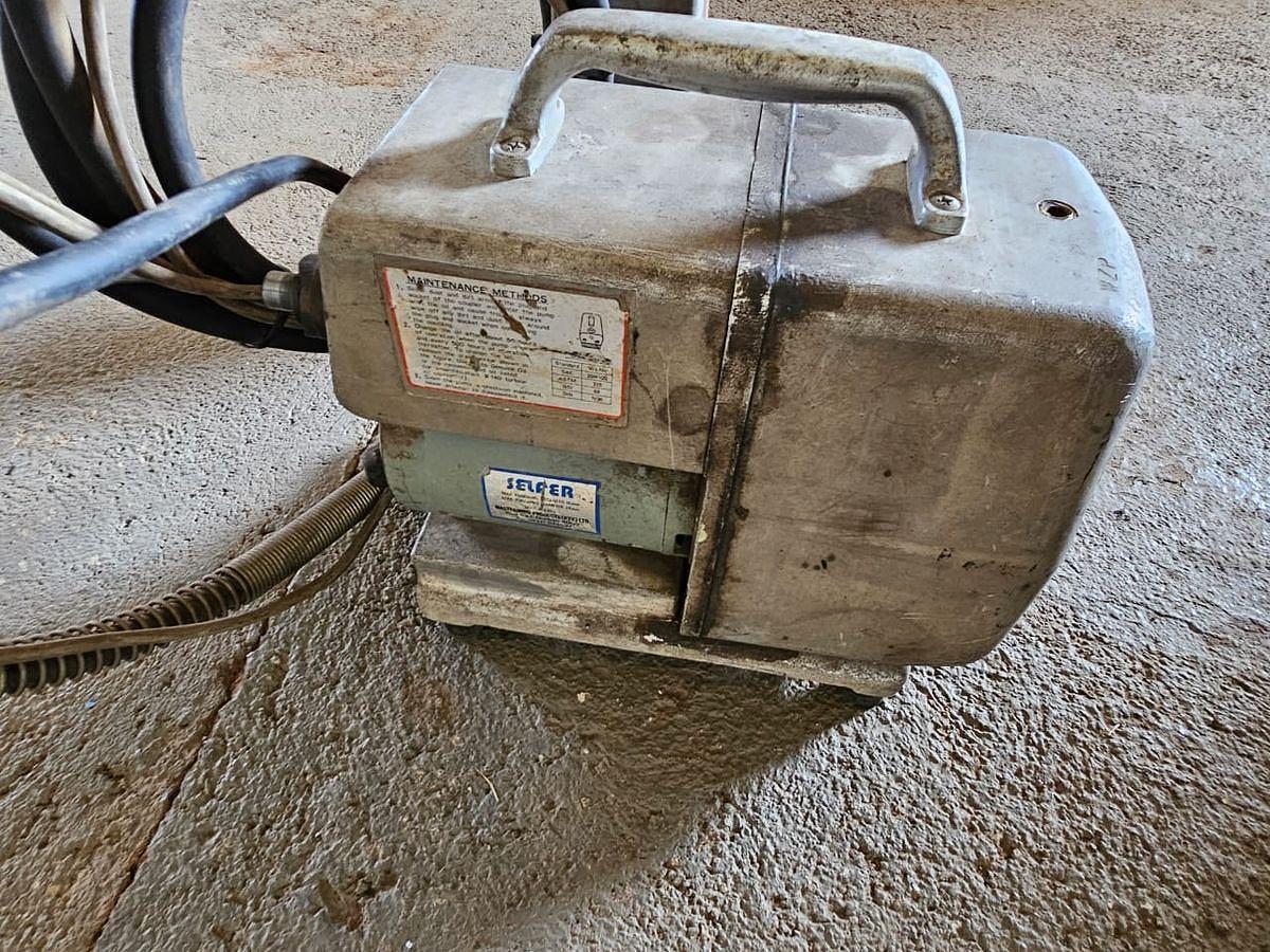 Used INDUSTRIAL HYDRAULIC MOBILE GURDER PUNCH MAX 10MM THICKHNESS PLATE
