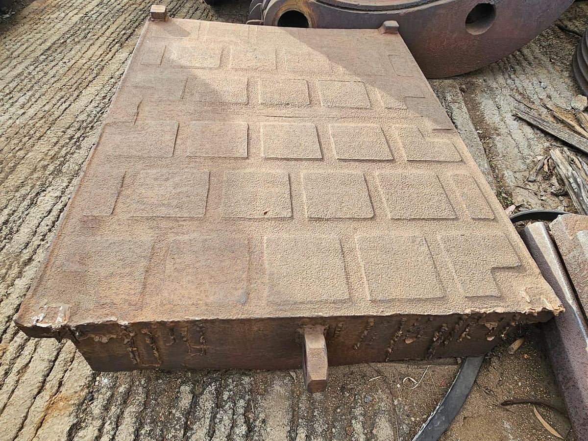 Used CRUSHER FLY WHEEL, TOGGLE PLATES AND HAMMER
