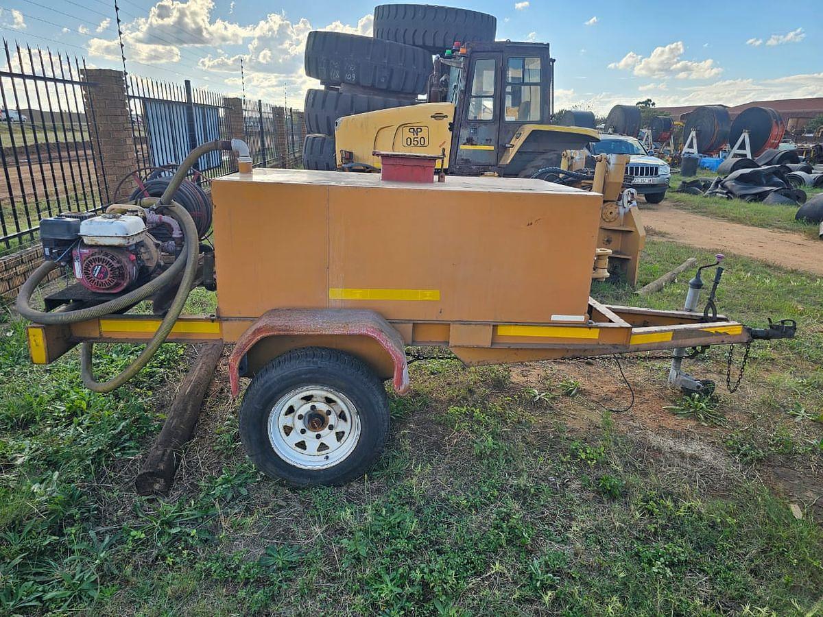Used 850 LITRE SINGLE AXLE WATER TANKER TRAILER