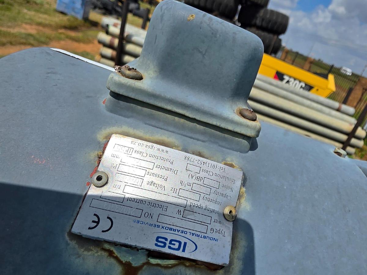 Used PILOT MODULAR BFH560 FEEDING BIN ON SKIDS 500MM CONVEYOR 3.5M