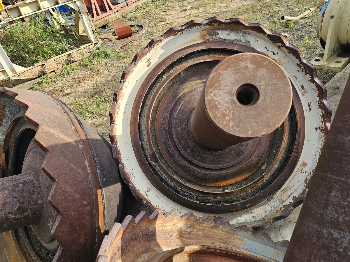 Used CONE CRUSHER HEAD CENTER & MAIN SHAFT