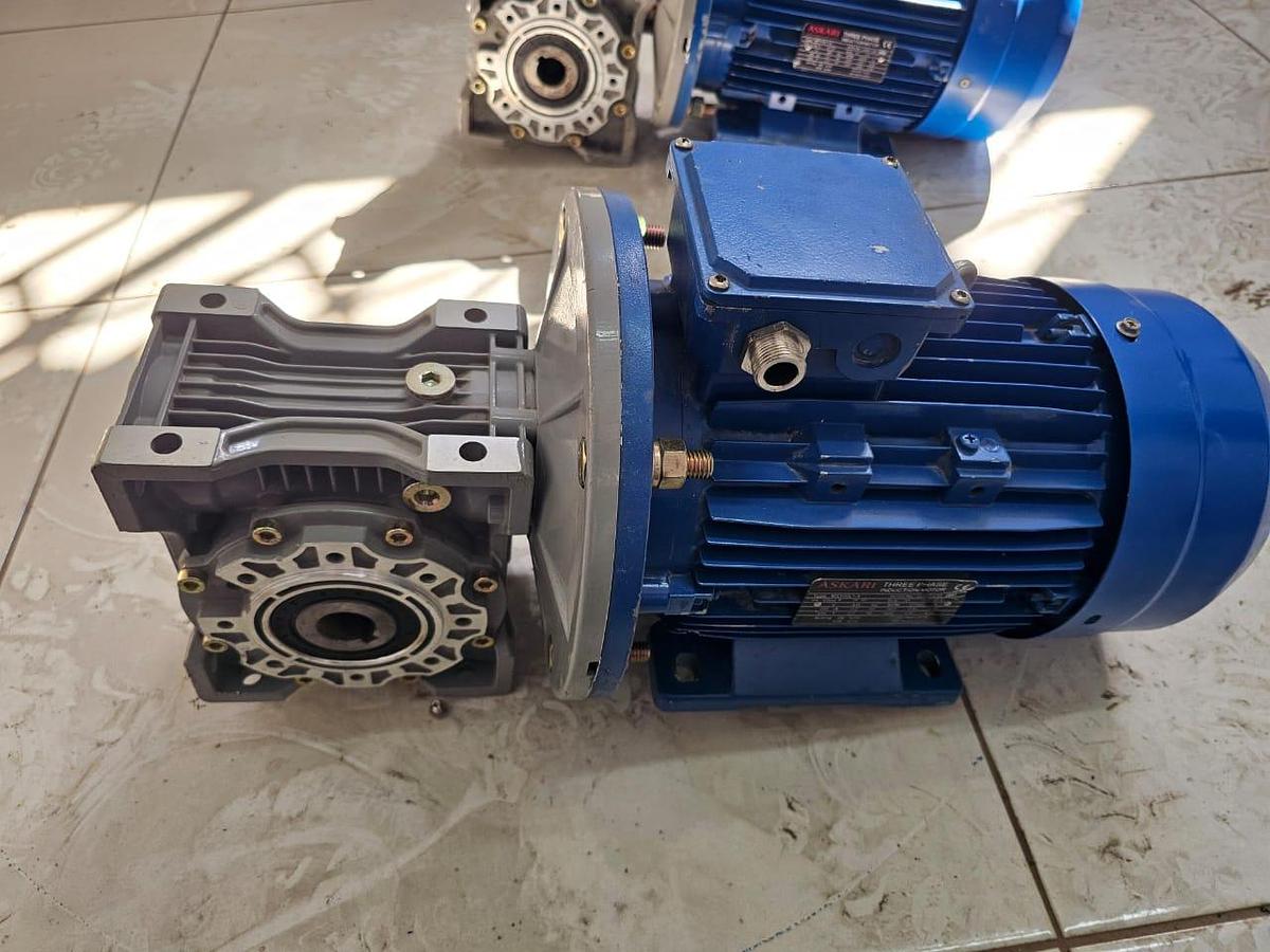 Used 2.2 KW MOTORIZED GEARBOXES