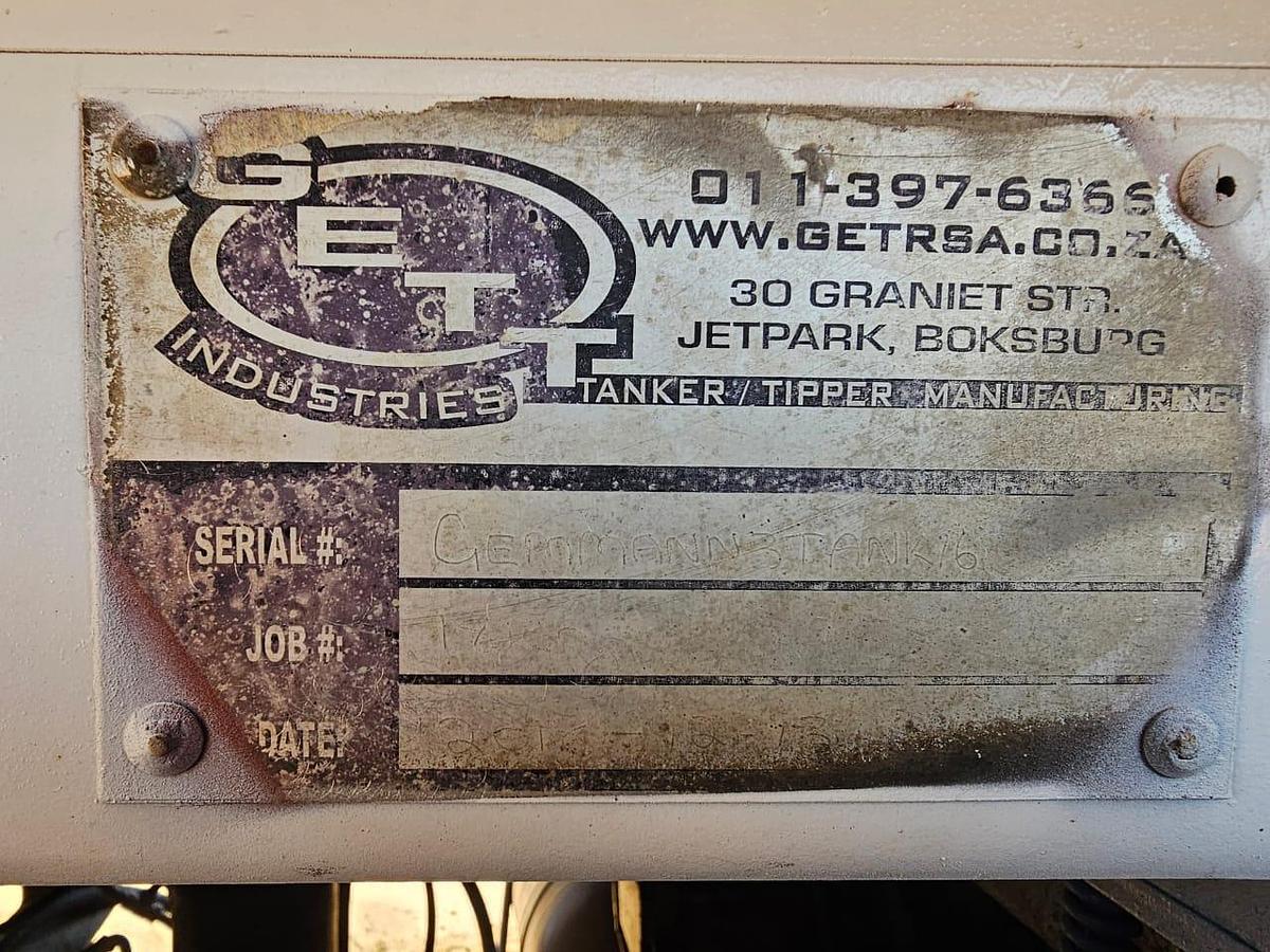 Used 18 000 LITRE WATER TRUCK