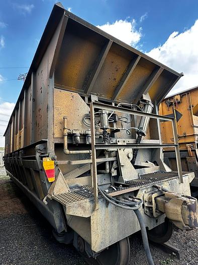 Used RDS BOTTOM SIDE DISCHARGE HOPPER