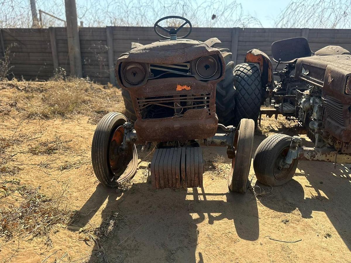 Used SCRAP ANTIQUE TRACTORS (STRIPPING FOR SPARES)