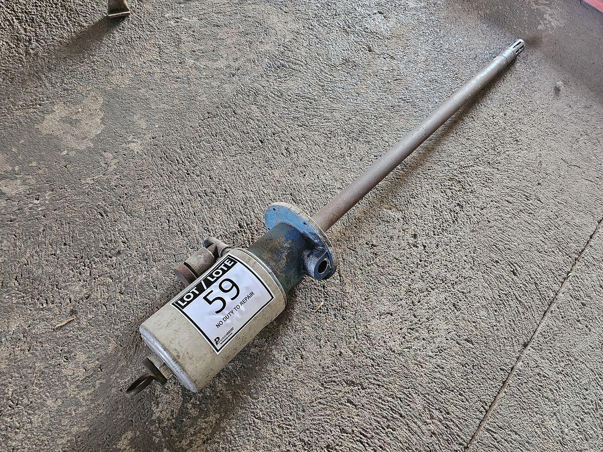 Used GREASE PUMP (FITS ON A 210 LITER DRUM)