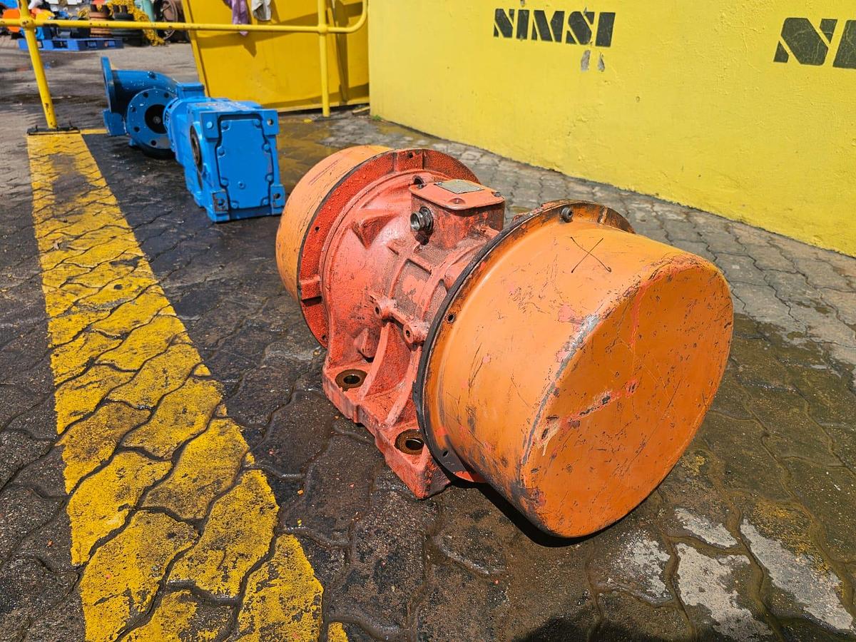 Used 4KW VIBRATING MOTOR (USED)