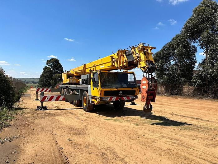 Used KRUPP KMK 5120 ALL TERRAIN 120 TON CRANE (RUNNER)