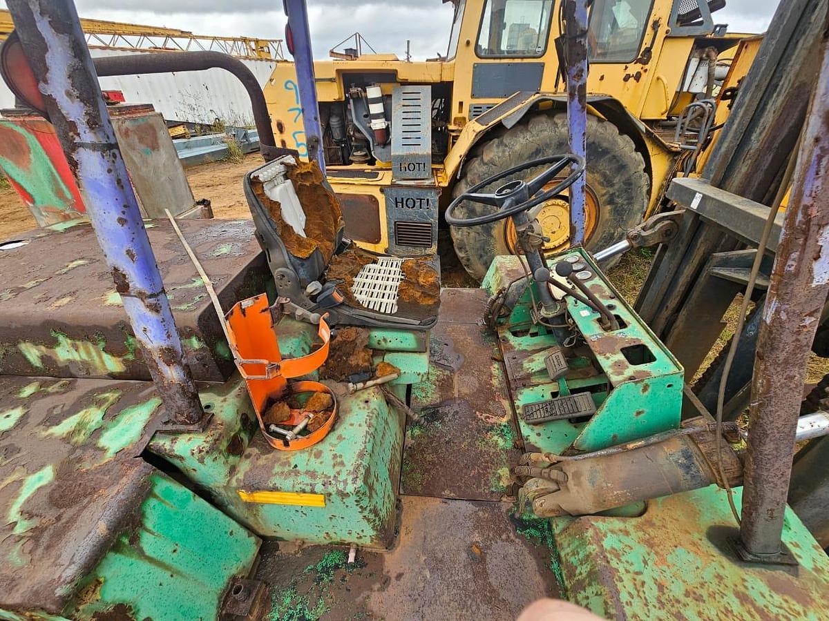 Used CLARK INDUSTRIAL FORKLIFT