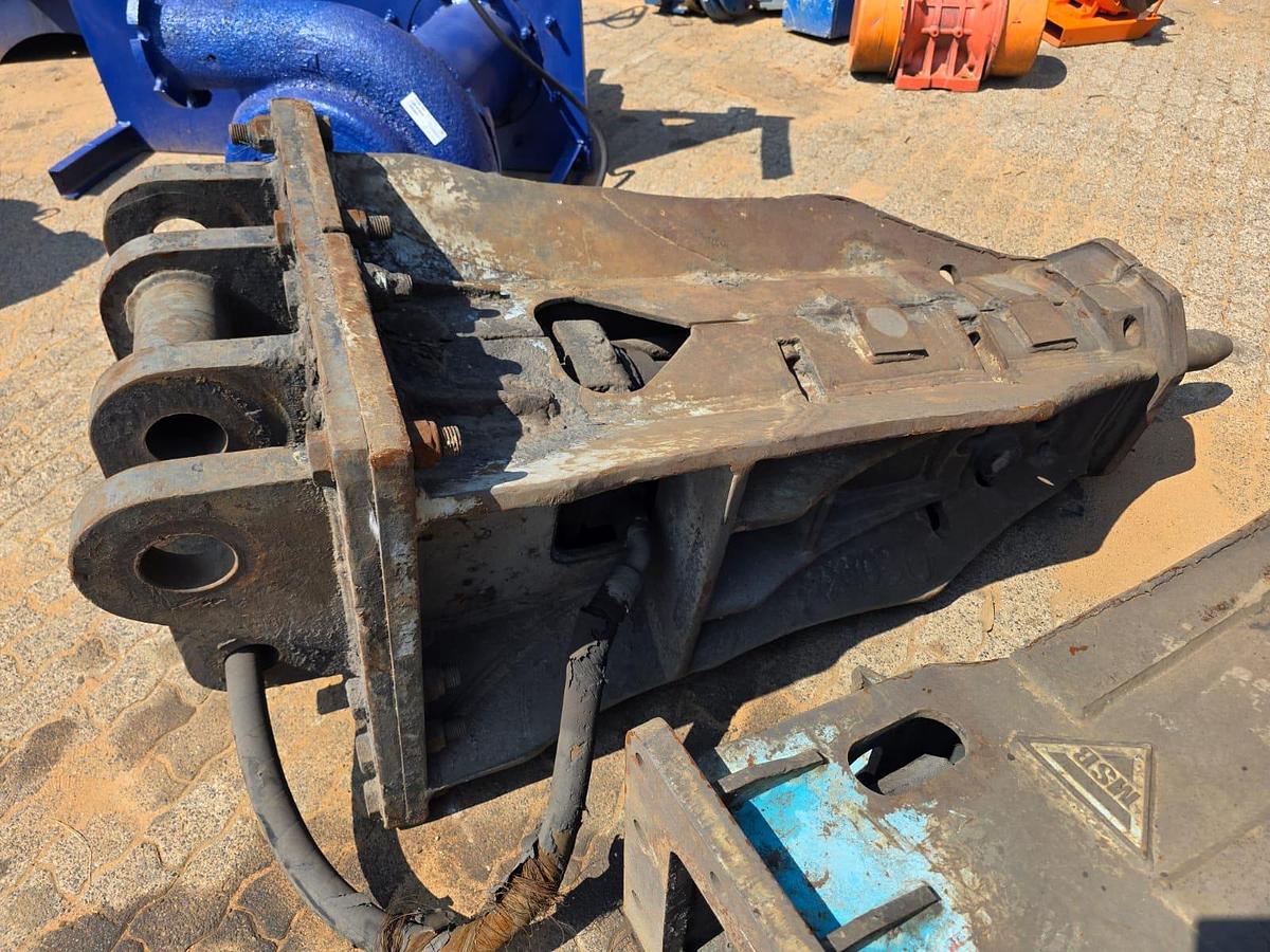 Used MSB HYDRALIC PECKERS BIG & SMALL (USED)