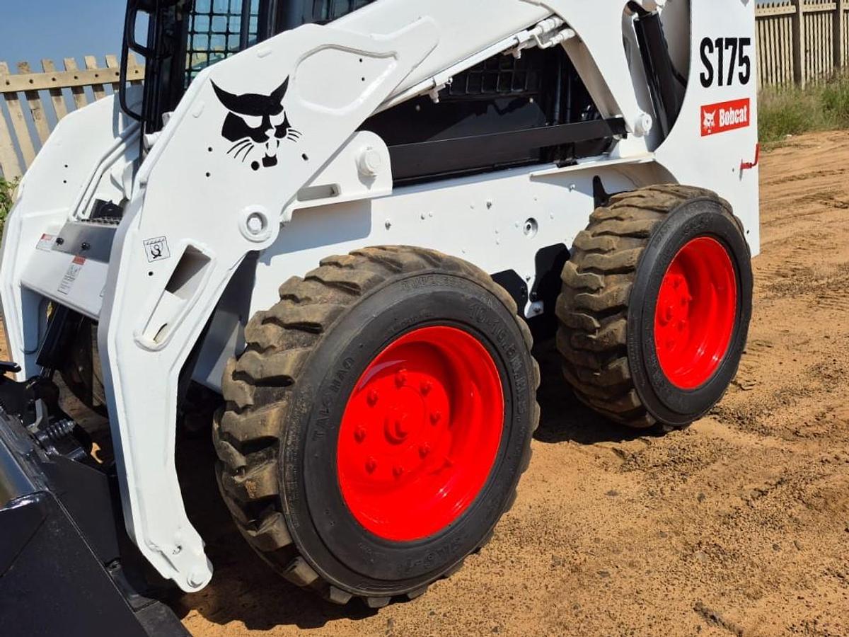 Used BOBCAT S175 COMPACT SKID STEER (RUNNER) (BATTERIES NOT INCLUDED)