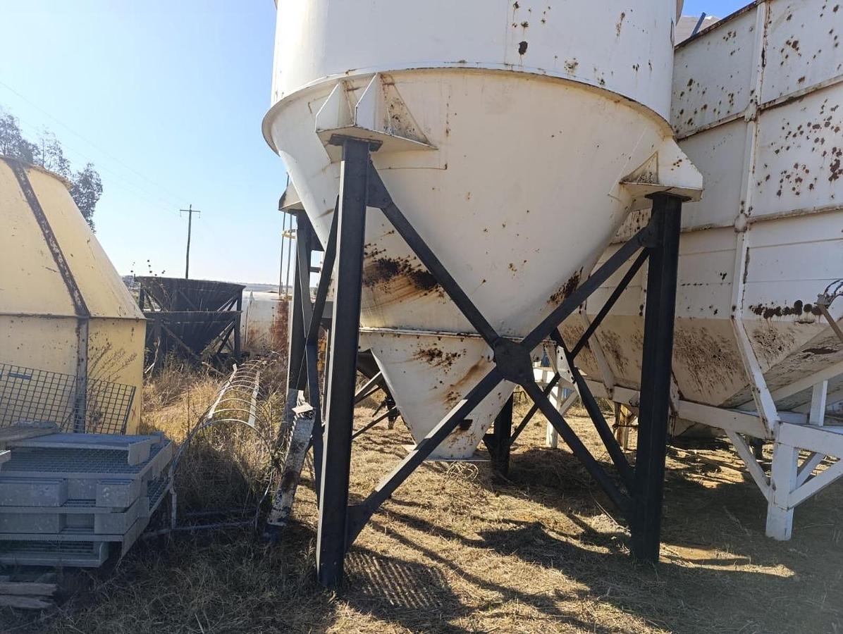 Used 72.5 CUBE DRY BULK SILO - USED CONDITION