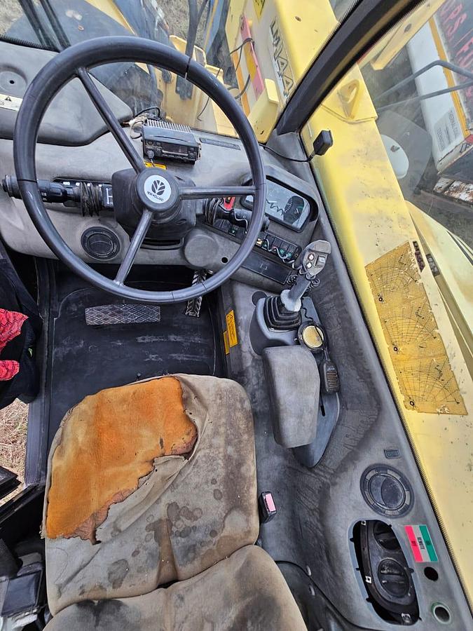 Used NEW HOLLAND LM1445 TELEHANDLER