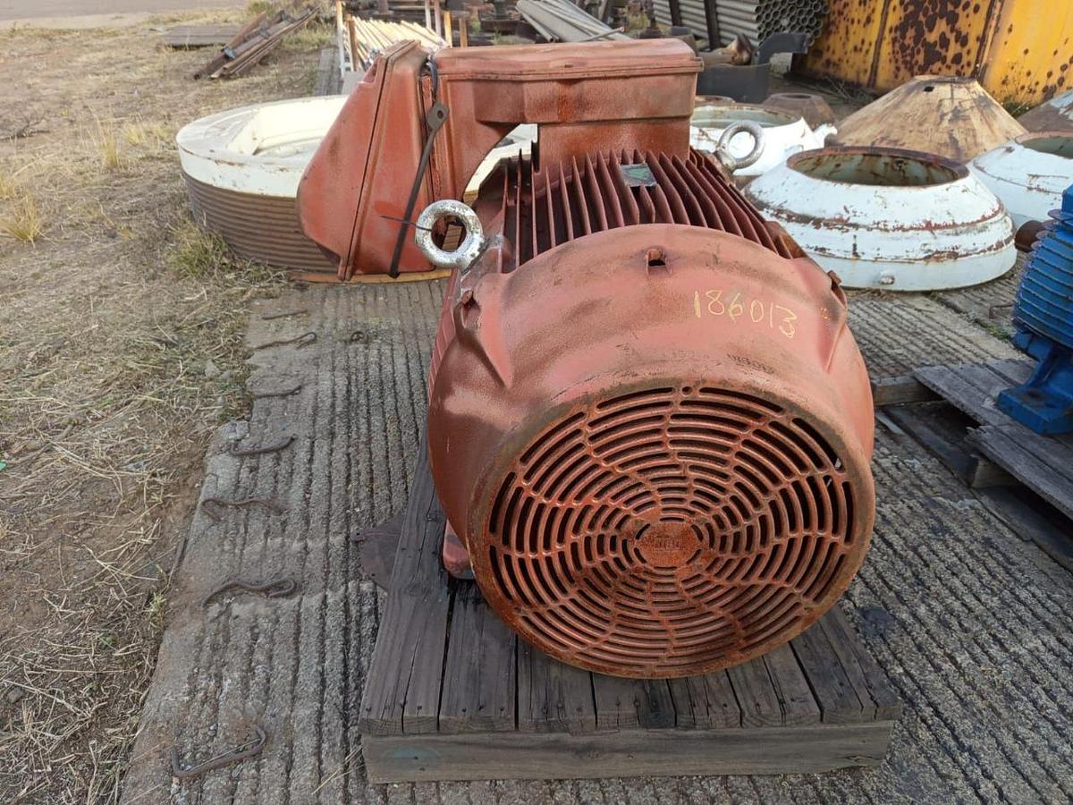Used 220 KW INDUCTION MOTOR - USED CONDITION