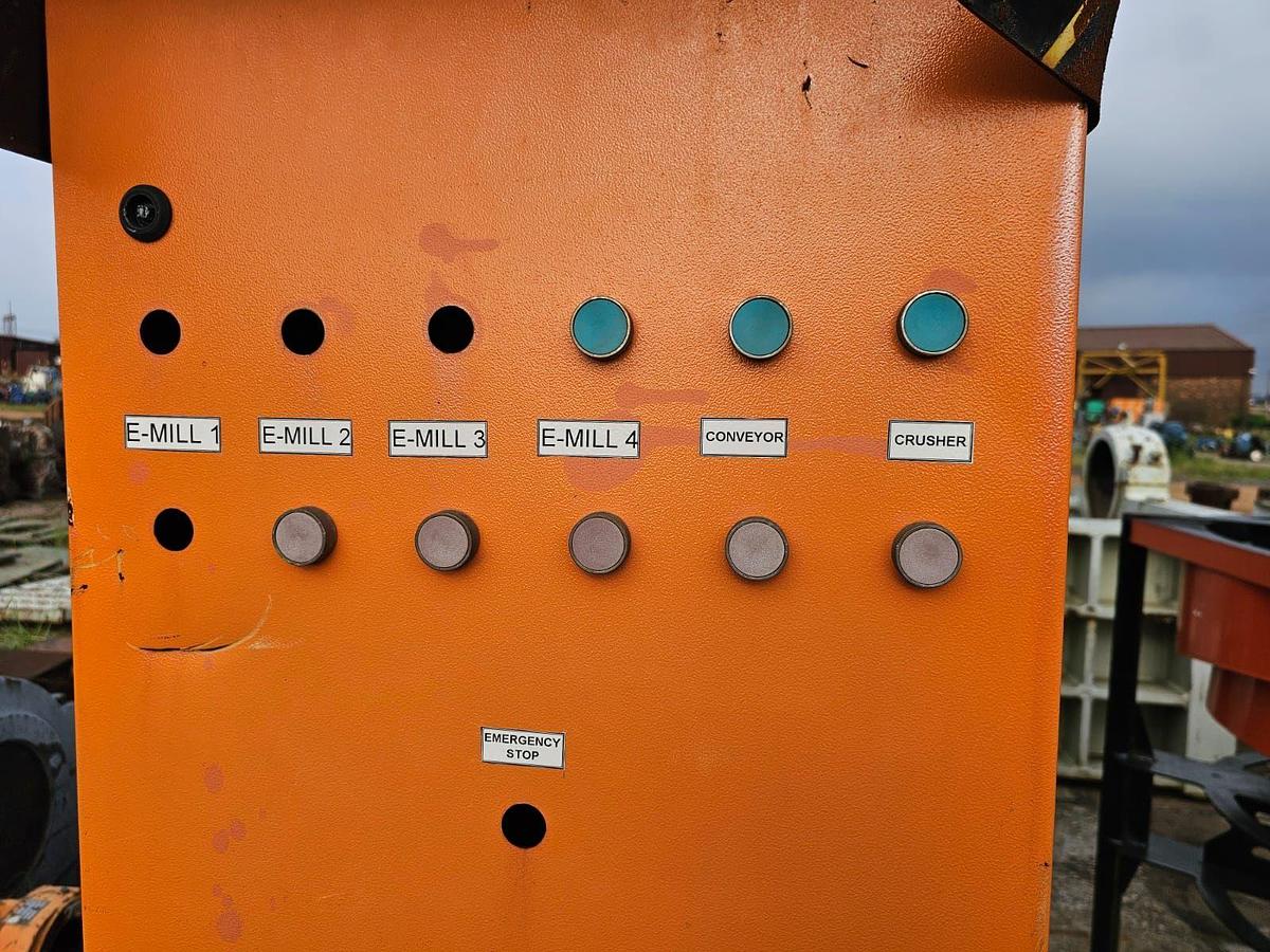 Used  JAW CRUSHER ON STAND