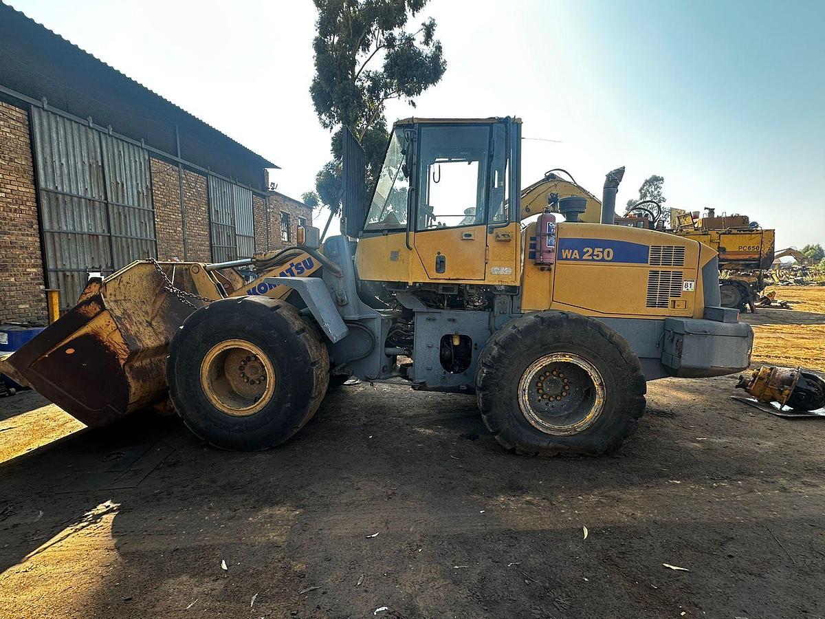 Used KOMATSU WA250-6 FRONT END LOADER - INOPERABLE