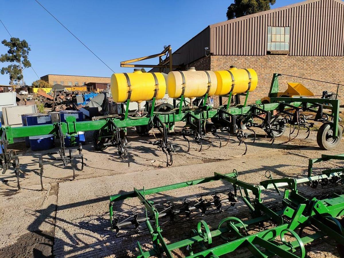 Used 12 ROW SPRING DISK PLOW WITH LIQUID FERTILIZER TANK INDUSER (NOT TESTED)