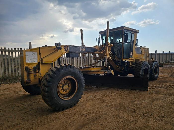 Used CATERPILLAR 140H GRADER (RUNNER)