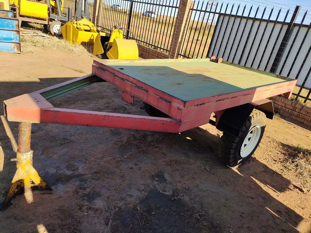 Used FLATBED TRAILER