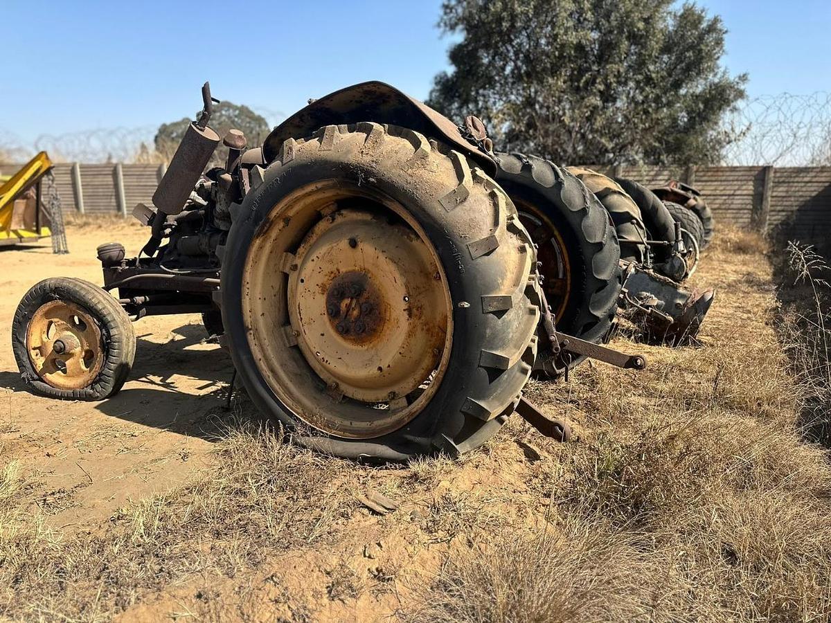 Used SCRAP ANTIQUE TRACTORS (STRIPPING FOR SPARES)