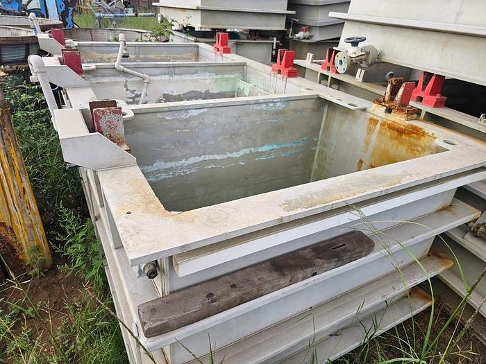 Used VARIOUS SIZES ACID STORAGE TANKS