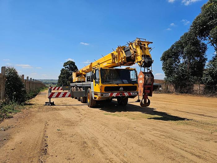 Used KRUPP KMK 5120 ALL TERRAIN 120 TON CRANE (RUNNER)