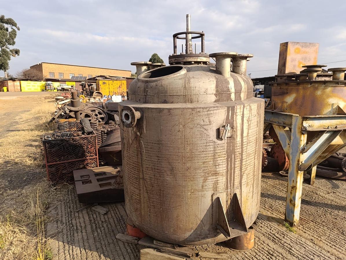 Used DISSOLVING TANK