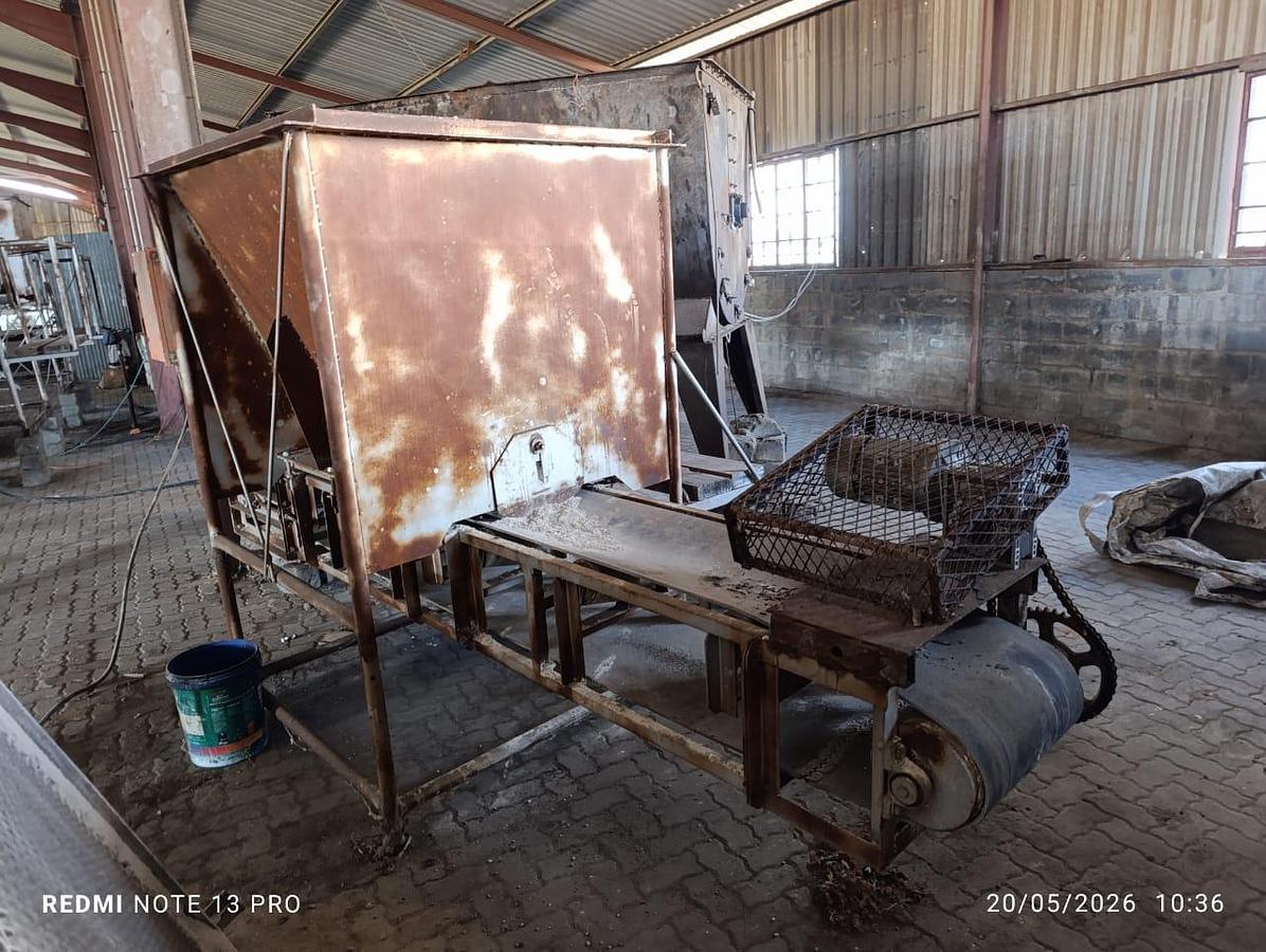 Used PADDLE MIXER WITH CONVEYOR STRUCTURES