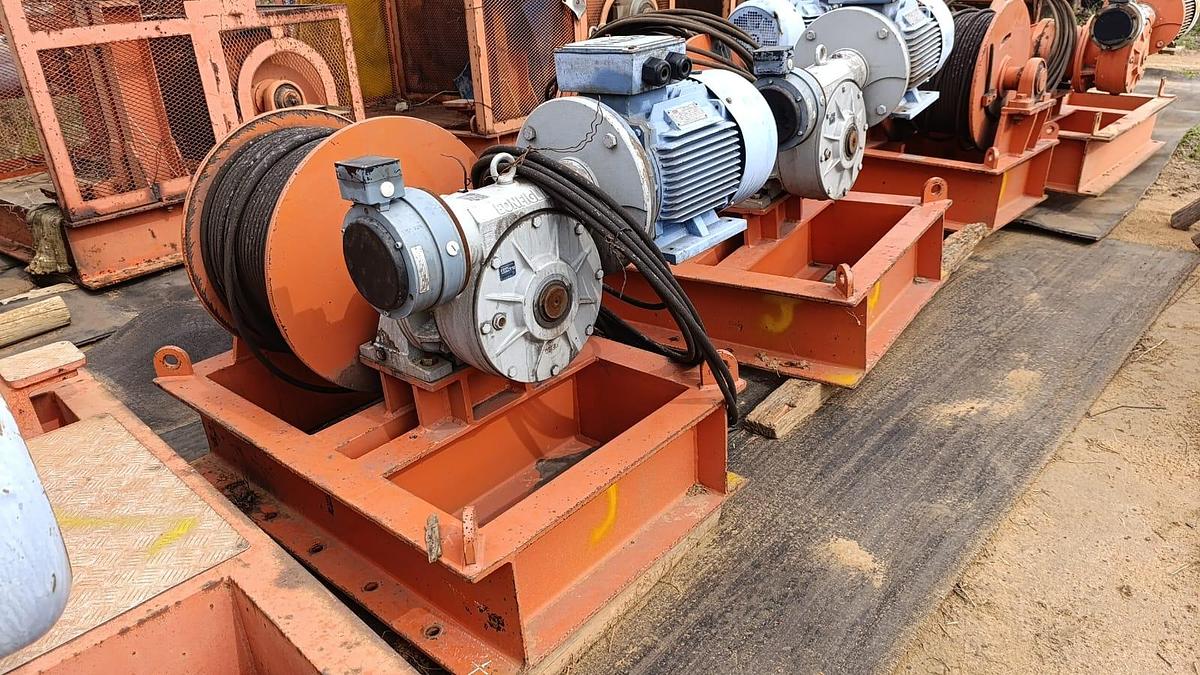 Used 11 KW SINGLE DRUM WINCH WITH MOTORIZED GEARBOX(USED)