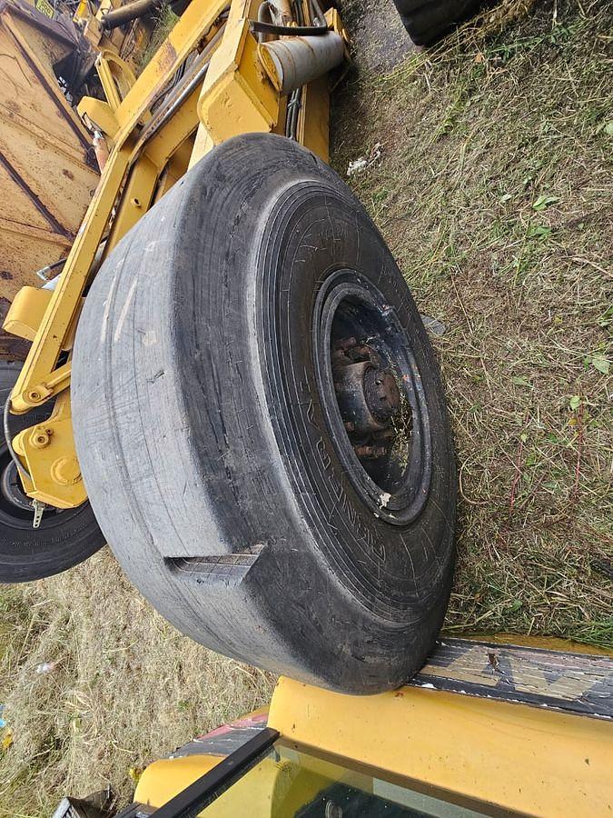 Used https://www.nimsi.co/listings/9105211-used-single-axle-125-kg-2-dry-chemical-powder-fire-extinguisher-trailer