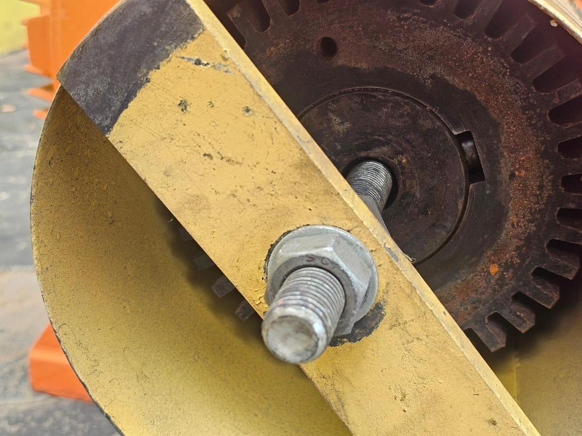 Used 350 KW SIEMENS ELECTRICAL MOTOR (VIBRATING MOTOR)(USED)