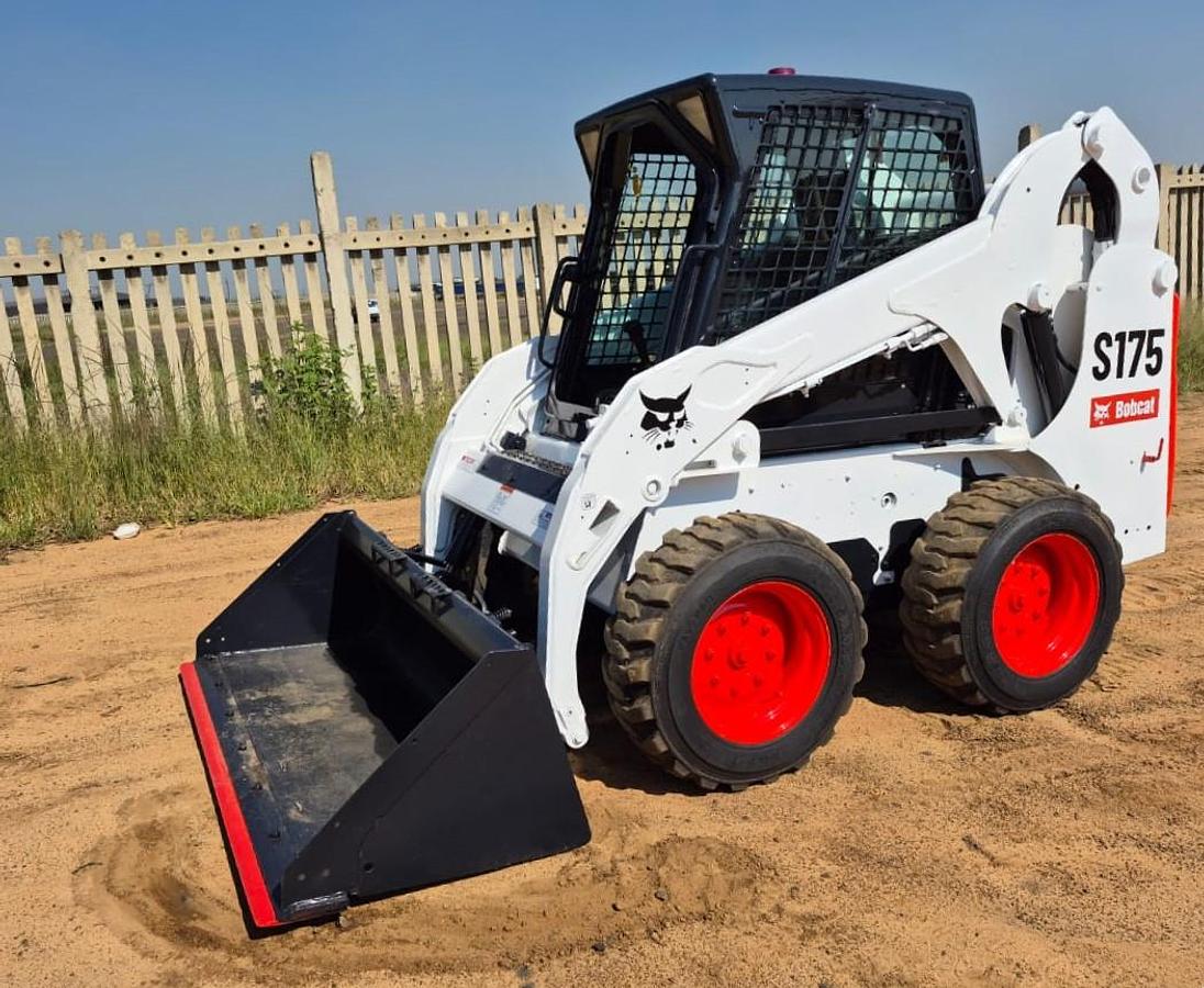 Used BOBCAT S175 COMPACT SKID STEER (RUNNER) (BATTERIES NOT INCLUDED)