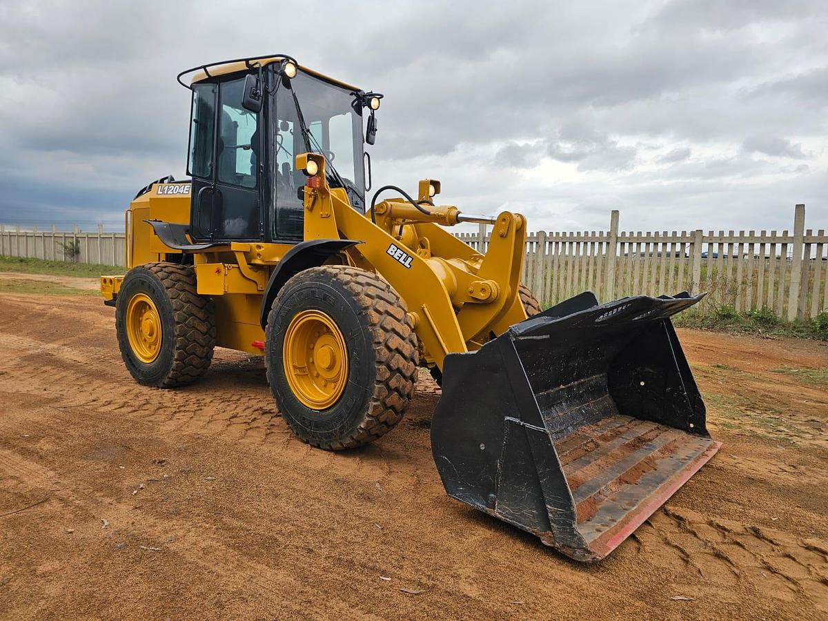 Used BELL L1204E FRONT END LOADER (USED)