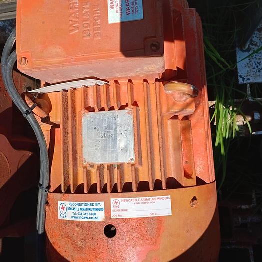 Used DRUM MIXER WITH SCREEN, 2 X SCREW CONVEYOR WITH PLATFORM STAND AND DRUM ROTATING BASE