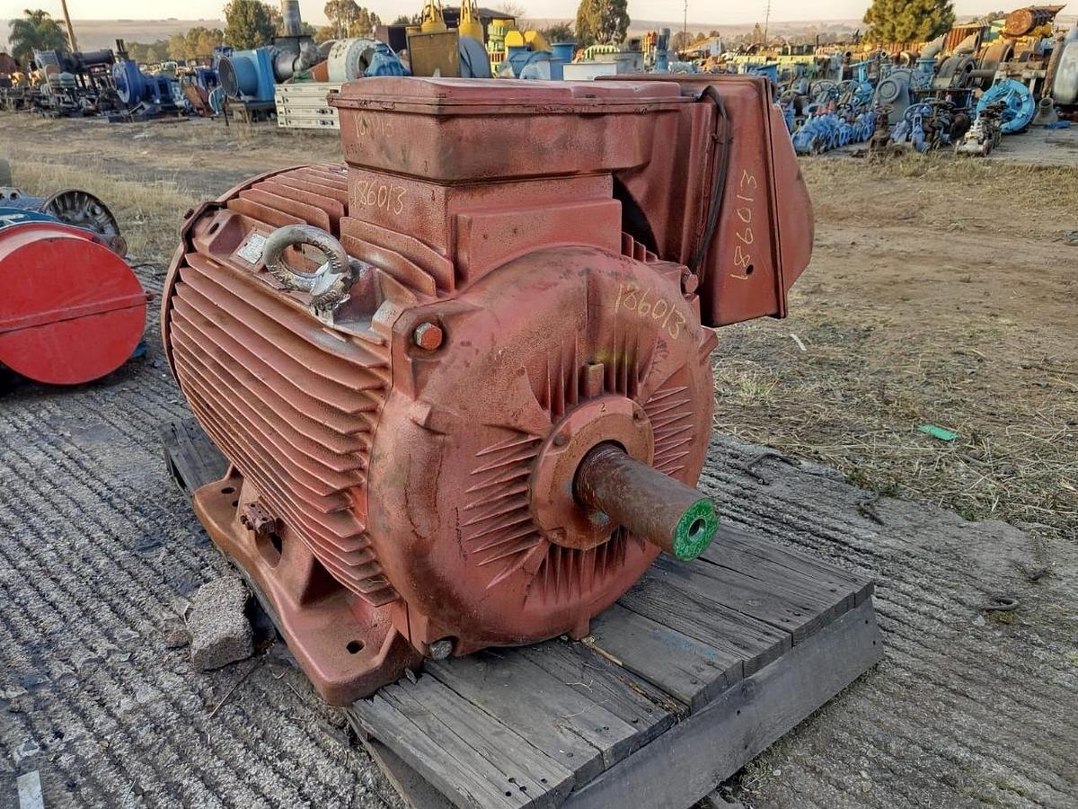 Used 220 KW INDUCTION MOTOR - USED CONDITION