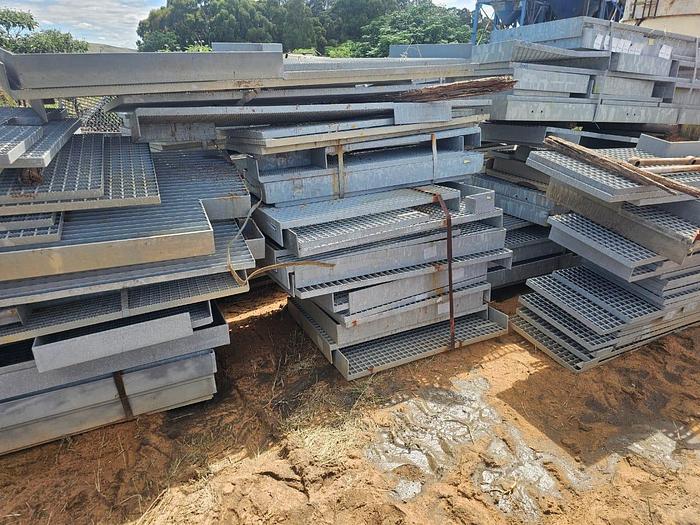 Used WALKWAY/MENTIS GRATING (VARIUS SIZES)