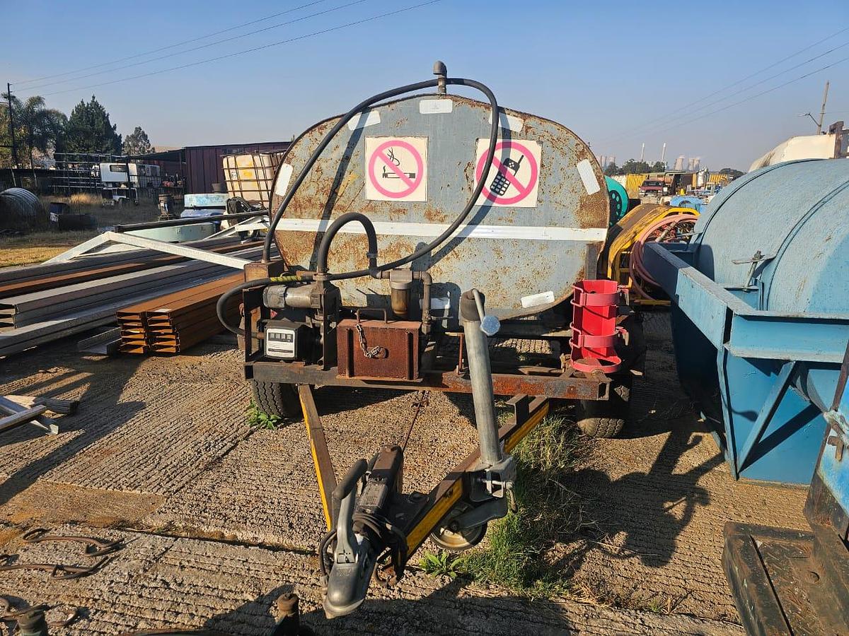 Used HEAVY DUTY 2500 LITRE DIESEL BOWSER TRAILER WITH PUMP & METER- USED CONDITION