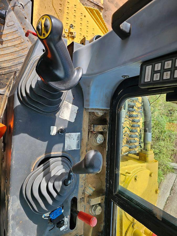 Used KOMATSU D155AX TRACKED DOZER - OPERATIONAL