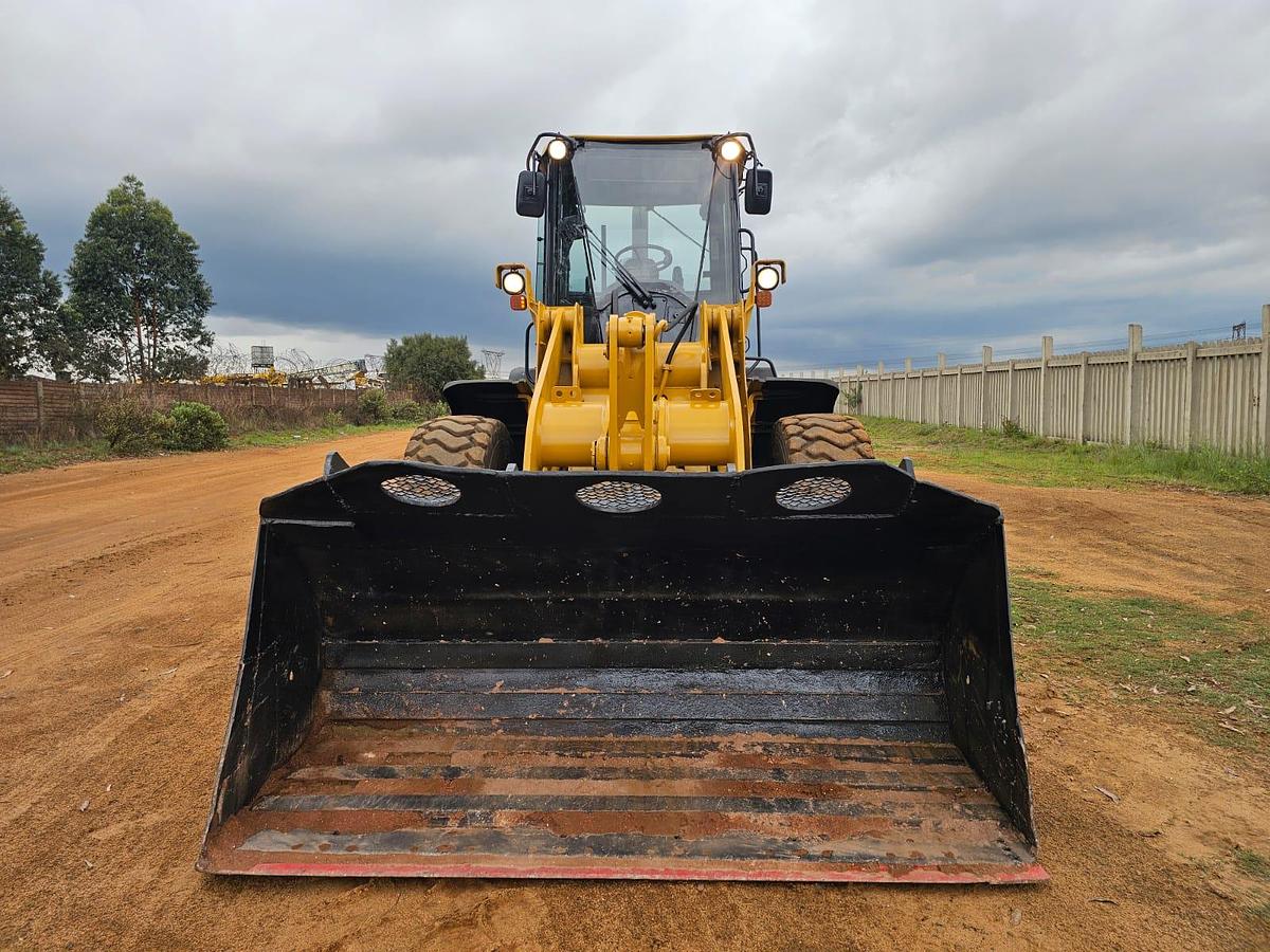 Used BELL L1204E FRONT END LOADER (USED)