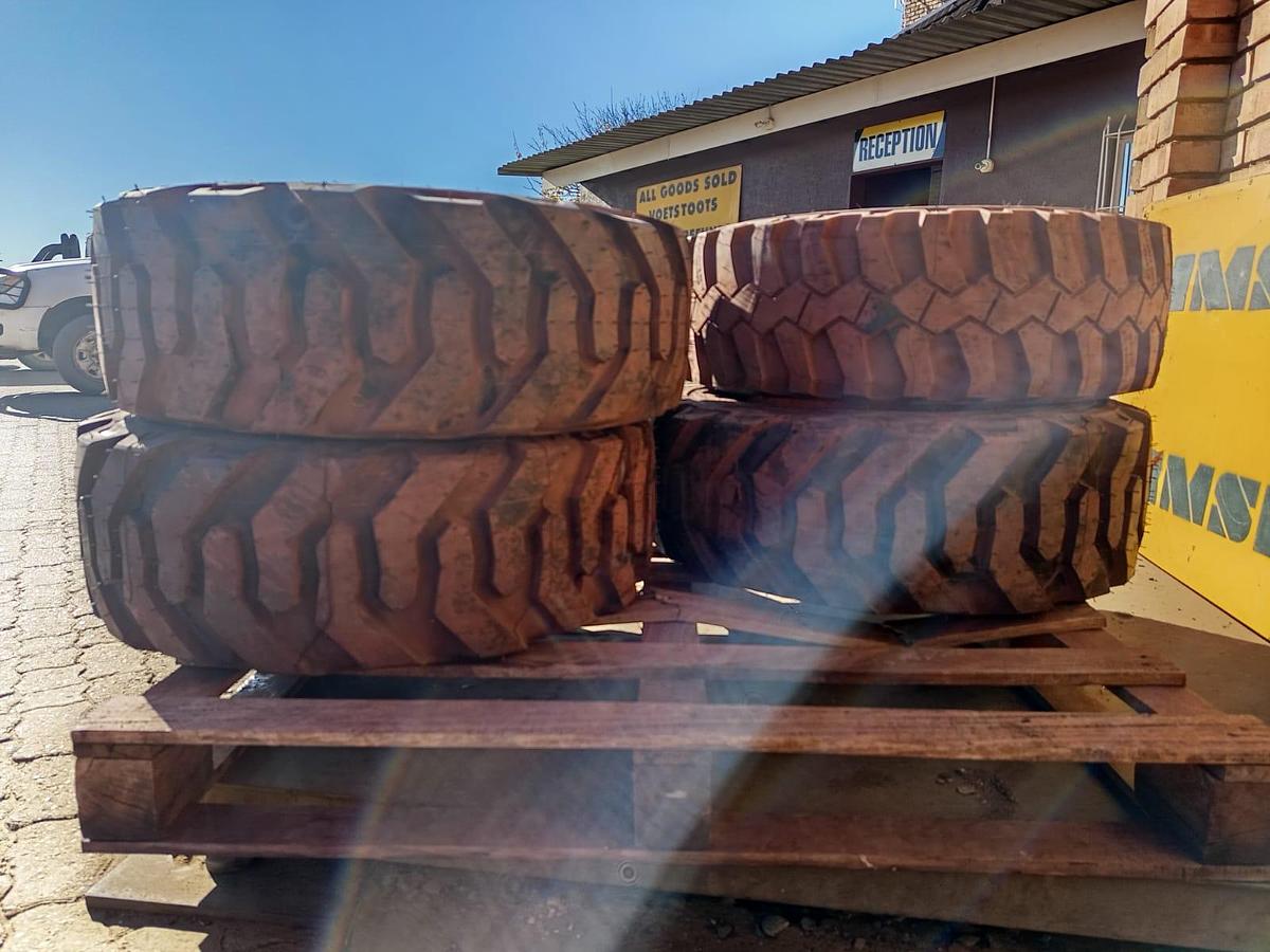 Used MICHELIN BIBSTEEL ALL TERRAIN TYRES 260/70R 16.6 IND X4