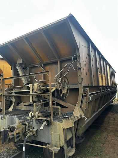 Used RDS BOTTOM SIDE DISCHARGE HOPPER