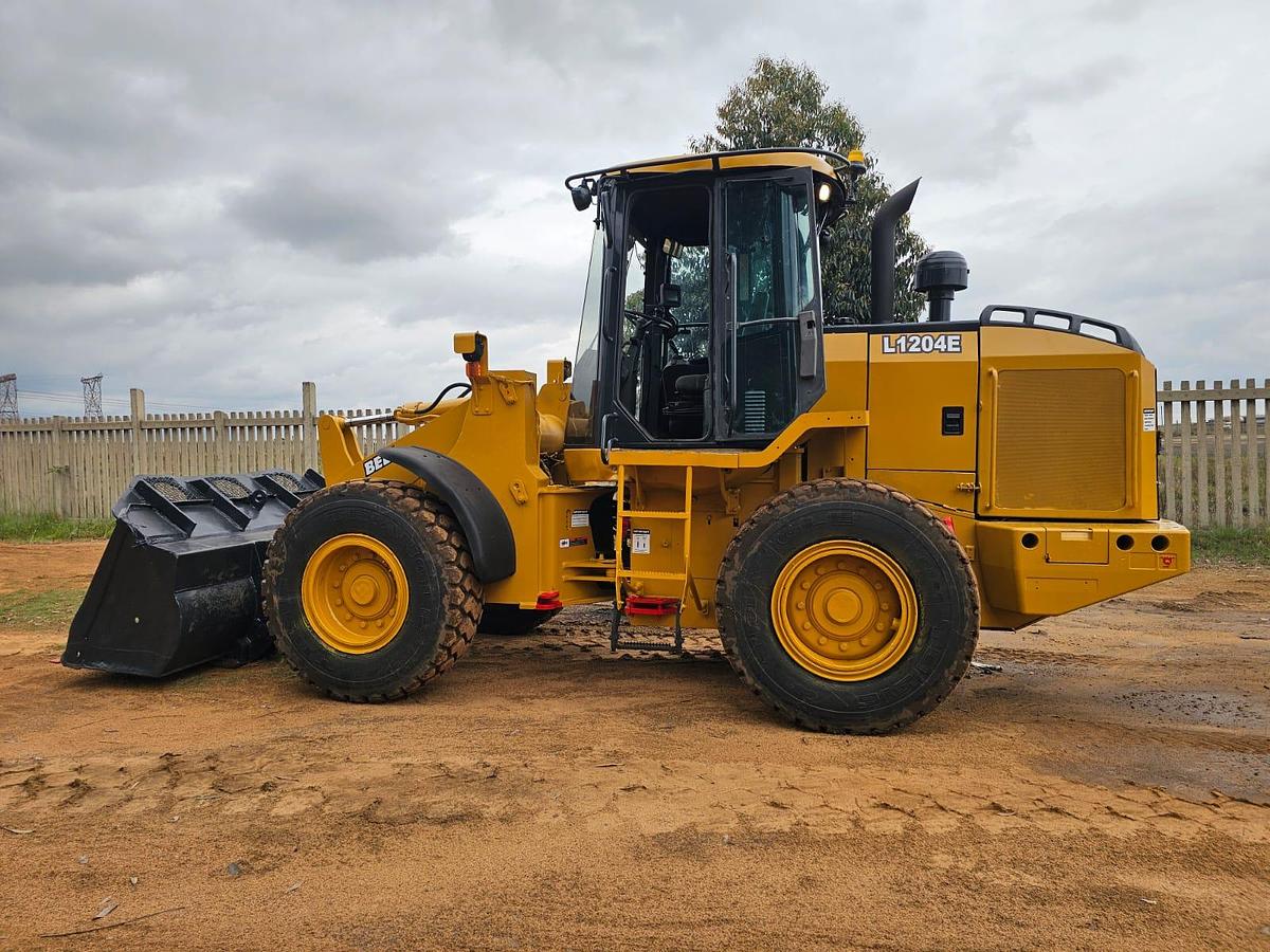 Used BELL L1204E FRONT END LOADER (USED)
