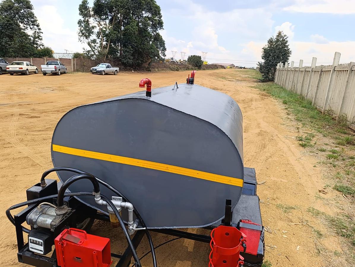 Used HEAVY DUTY 2500 LITRE DIESEL BOWSER TRAILER WITH PUMP & METER- USED CONDITION