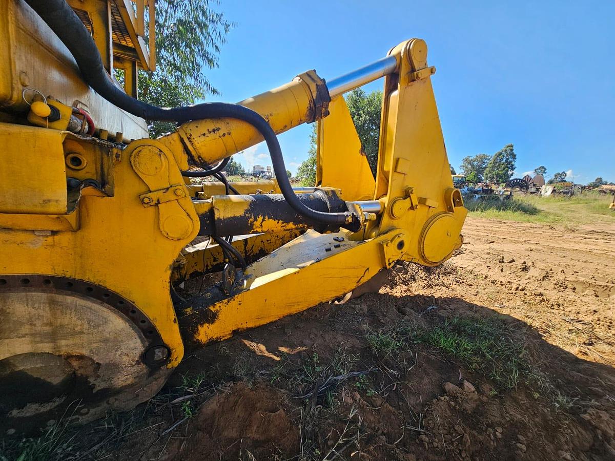 Used D375A KOMATSU DOZER (STRIPPING)
