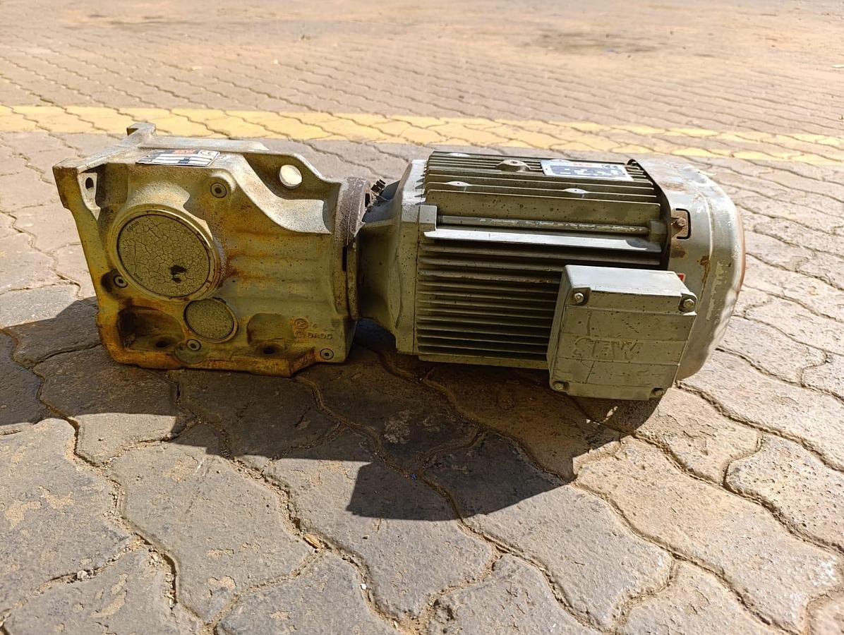 Used POWERPACK GEARBOX WITH ELECTRIC MOTOR 5.5KW