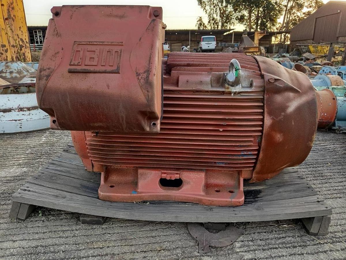 Used 220 KW INDUCTION MOTOR - USED CONDITION