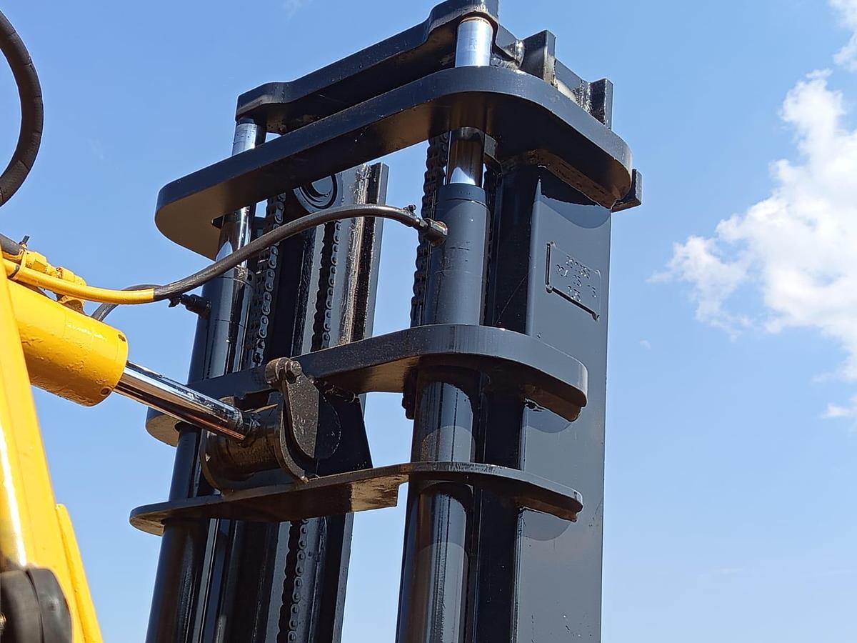 Used BELL 120 SUPER 2.75 TON ROUGH TERRAIN FORKLIFT(USED CONDITION)