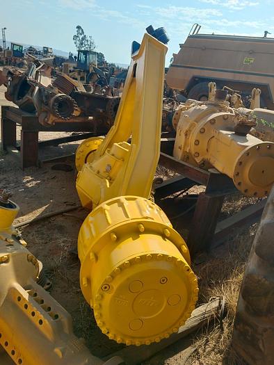 Used BELL B40D FRONT DIFF COMPLETE (GOOD / USED)